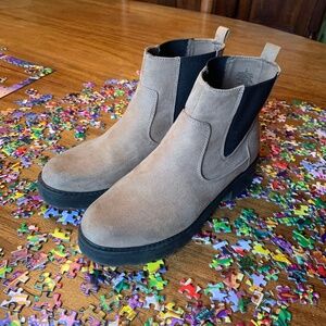 OLD NAVY Chelsea Boot Faux Tan Suede 9